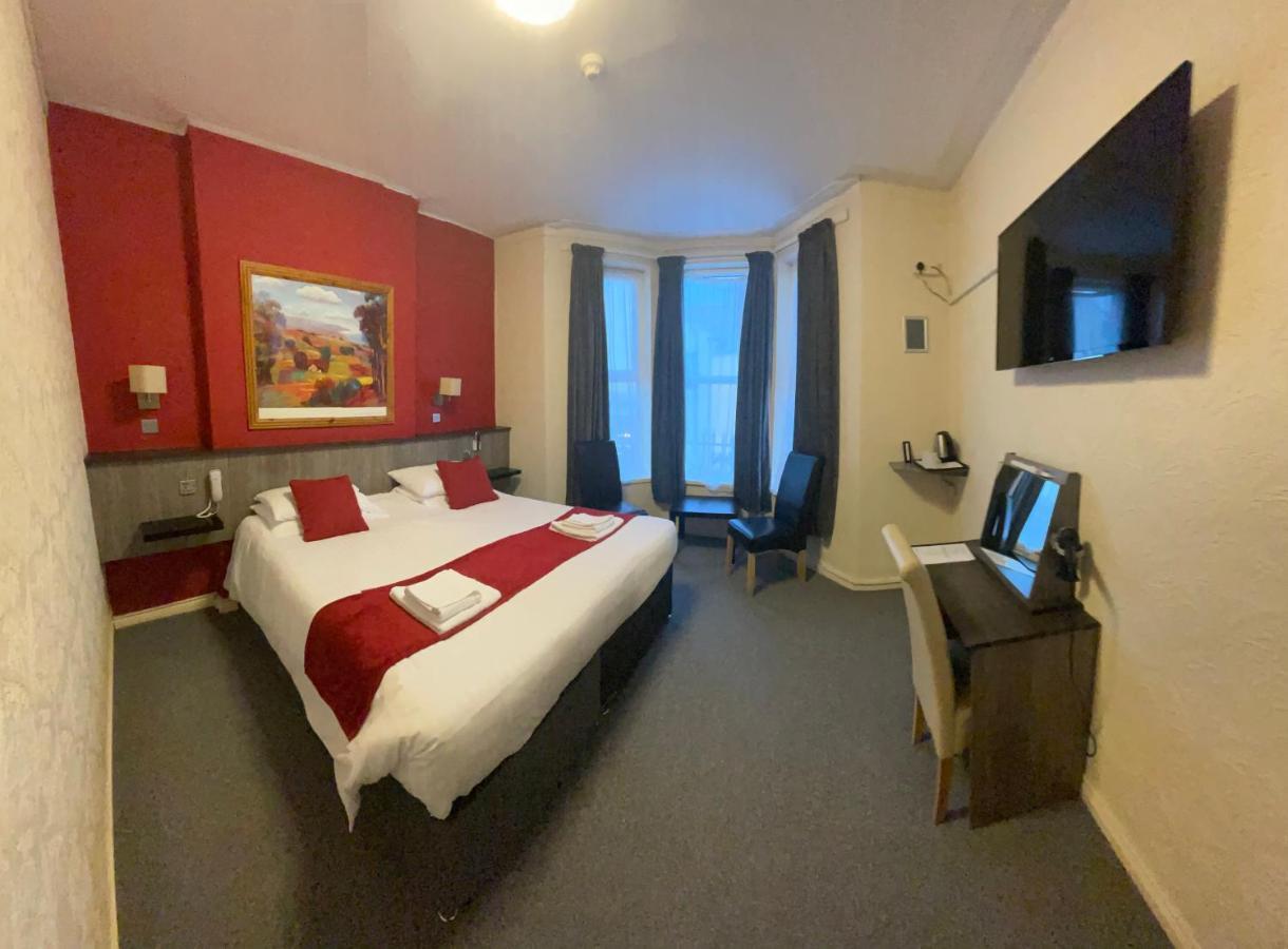 The Port Hotel Portrush Eksteriør bilde