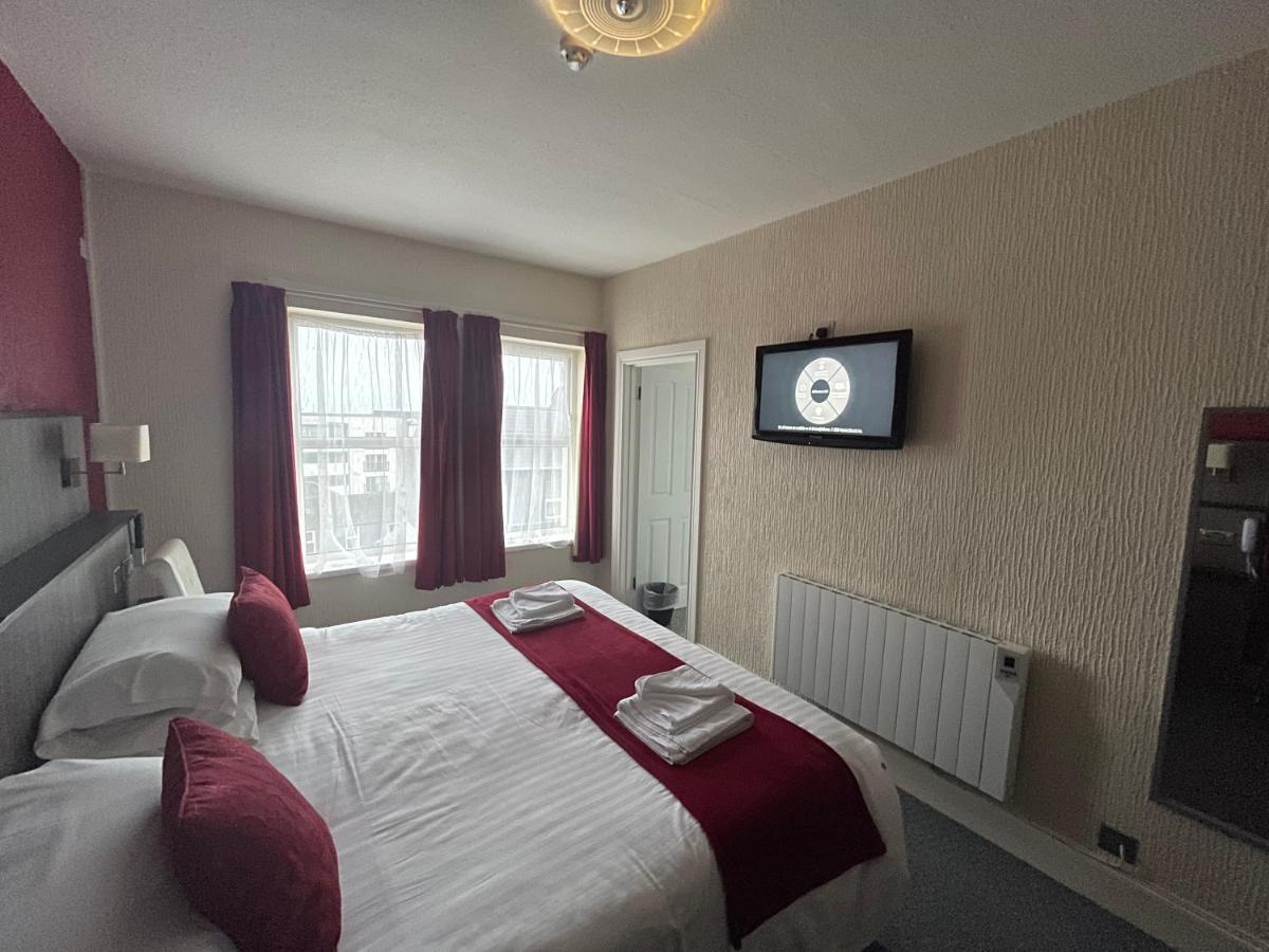 The Port Hotel Portrush Eksteriør bilde