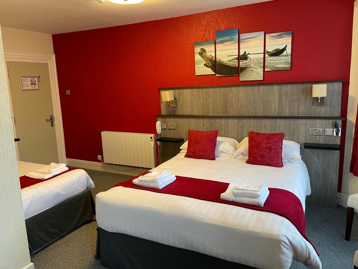 The Port Hotel Portrush Eksteriør bilde