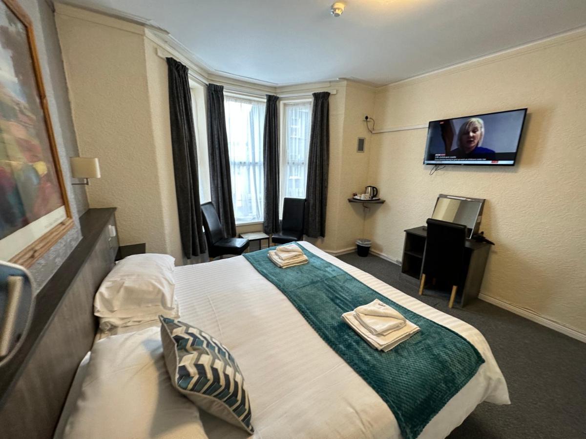 The Port Hotel Portrush Eksteriør bilde
