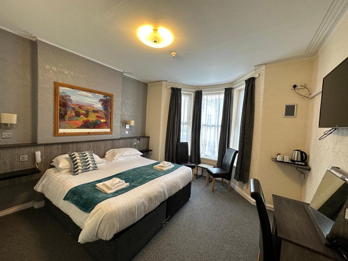 The Port Hotel Portrush Eksteriør bilde