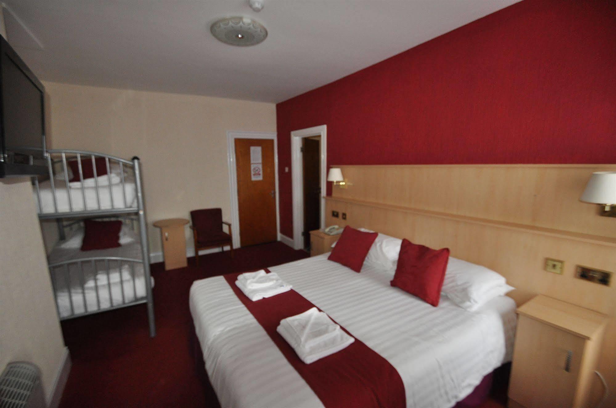 The Port Hotel Portrush Eksteriør bilde